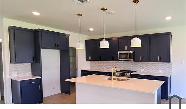 1609 Glacier Dr — Photo 2