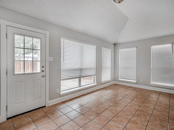 1001 Benjamin Dr, Burleson, TX 76028