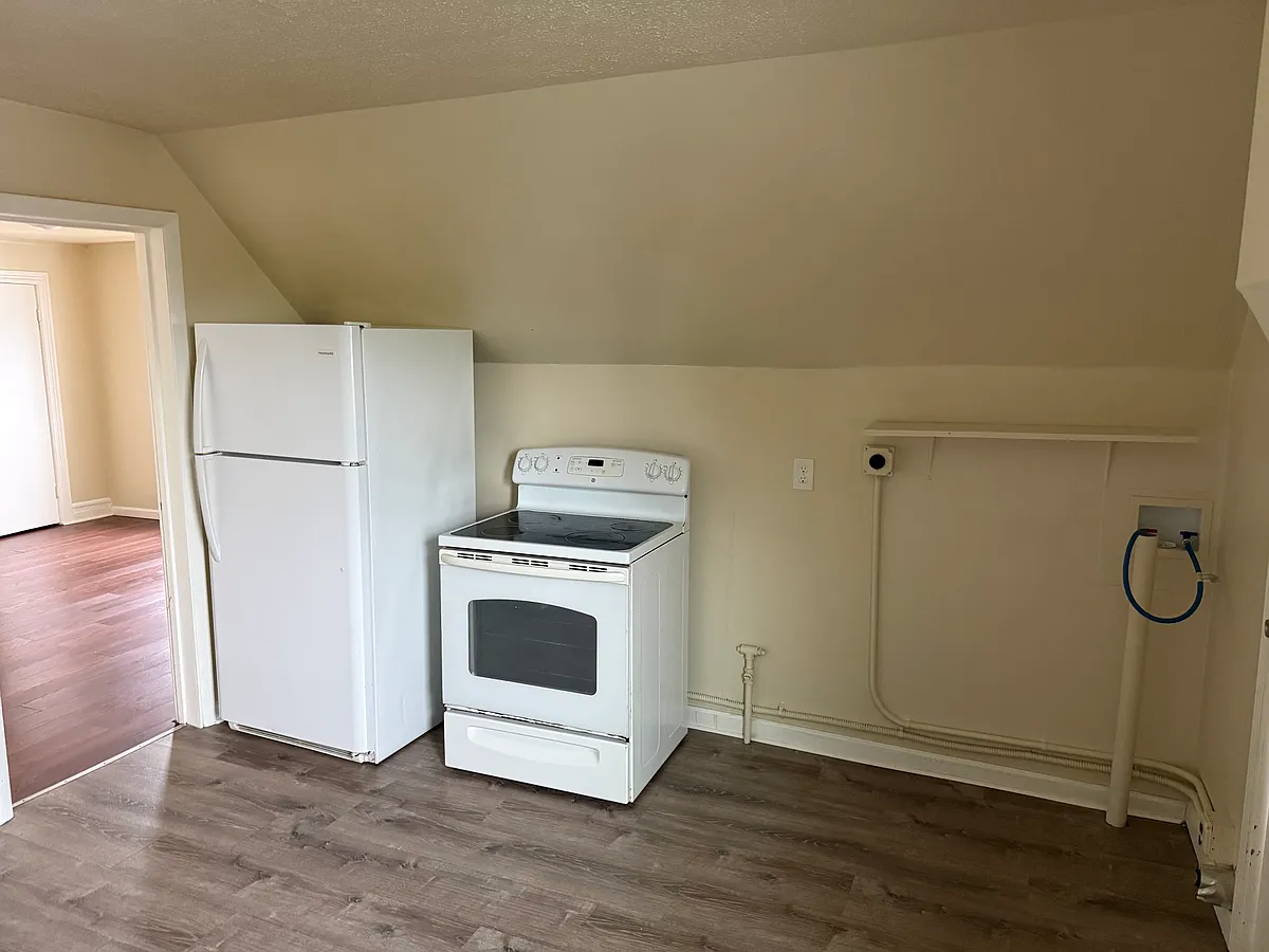 Building Photo - 13 Pringle Ave #3