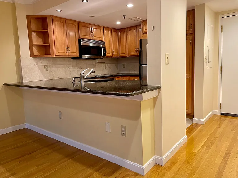 20 Webster St #405 — Photo 3