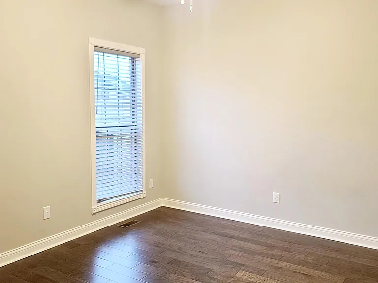 620 Montrose Dr — Photo 19
