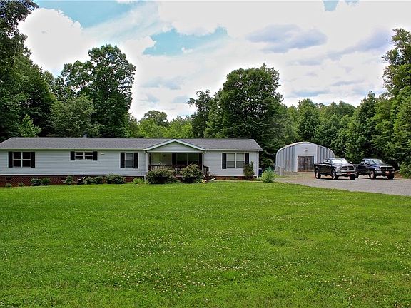 3rd image of 241 Belleville Dr