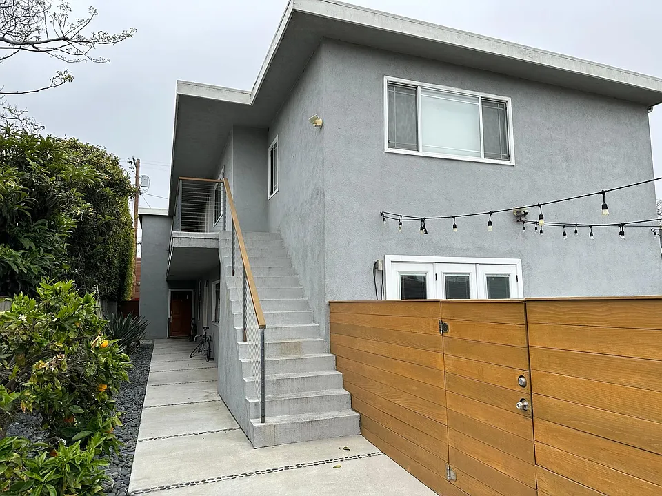 828 Indiana Ave #4