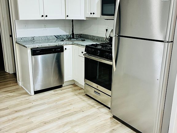 5th image of 107 Dewey St #2