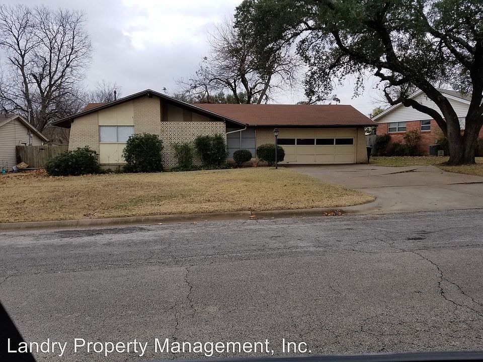 1st image of 1217 Briarwood Dr