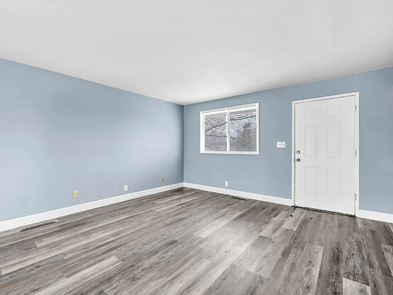 124 Yorktown Rd — Photo 4