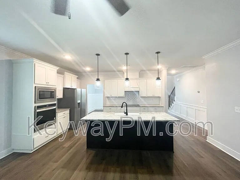 2217 Laurens St — Photo 5