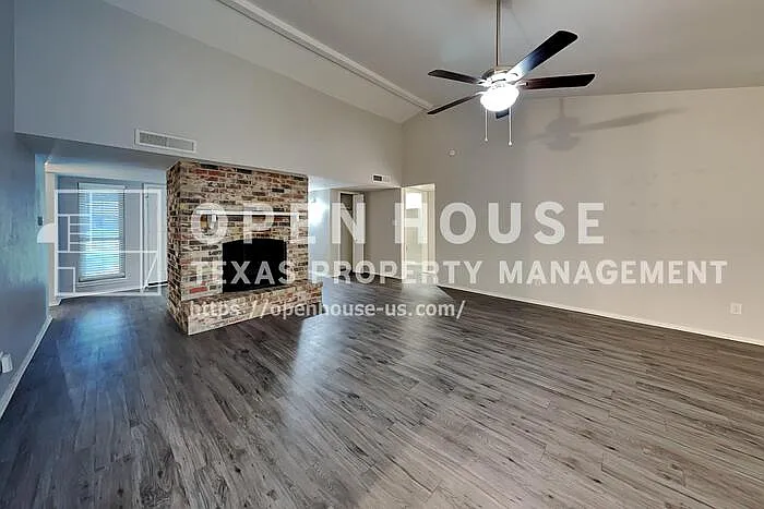 2611 Sprucewood Ln — Photo 3