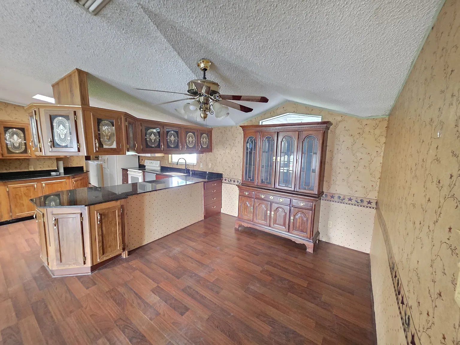 3 bed, 1800 sqft, $2,000 — Photo 2