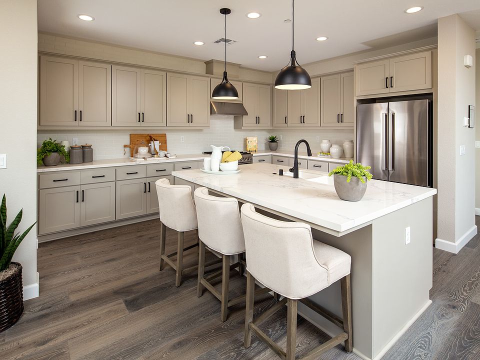 Kitchen of Horizon at One Lake in Fairfield, CA by Brookfield Residential