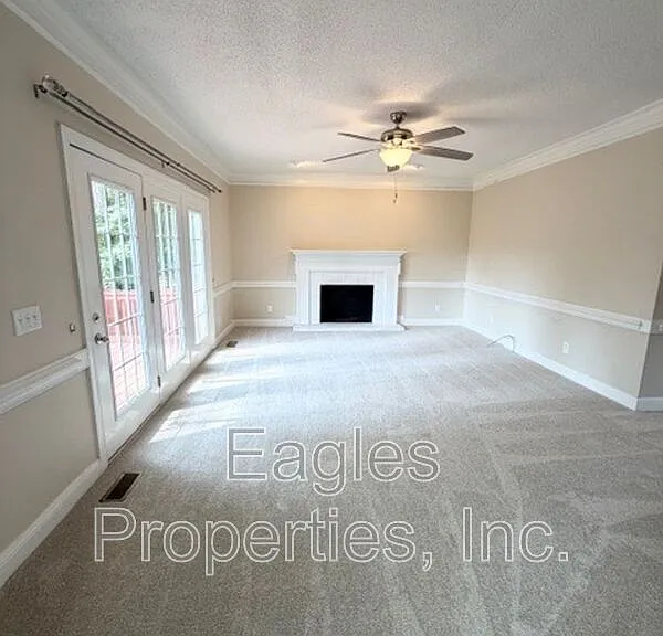 242 N Marion Dr — Photo 7