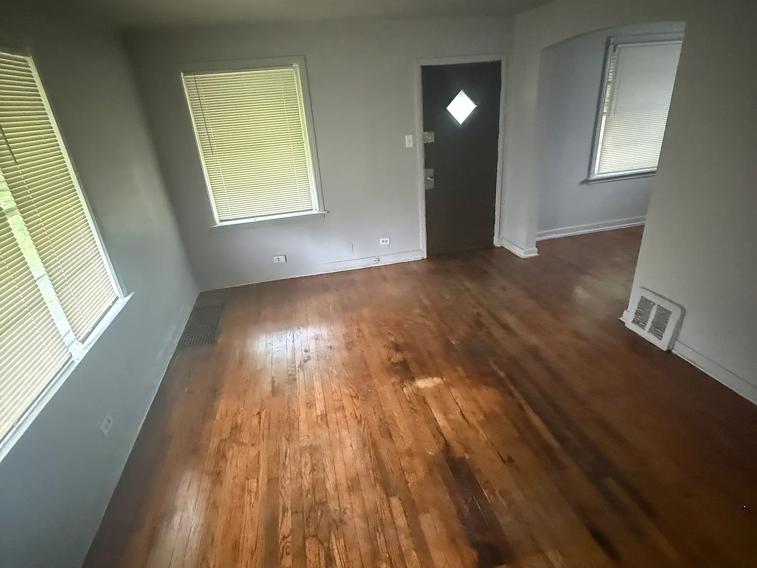 2 bed, 956 sqft, $1,600 — Photo 3