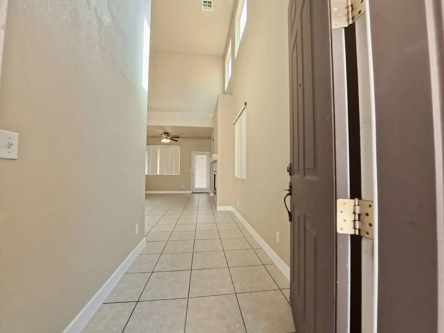 3 bed, 2.5 bath, 1786 sqft, $1,945 — Photo 4