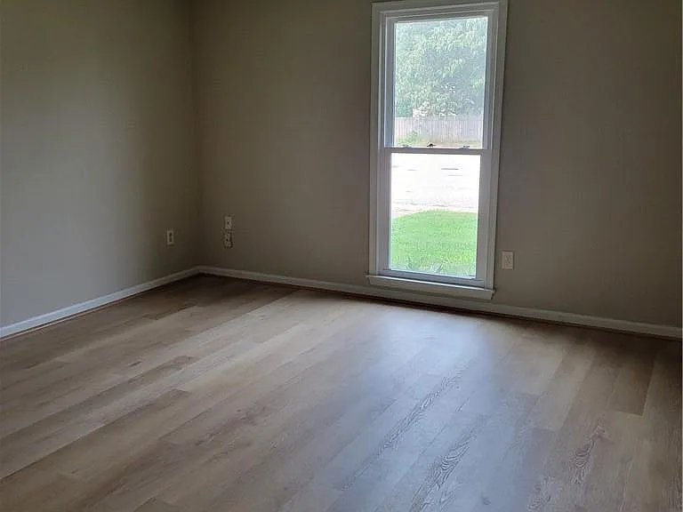 1629 Wilson Rd — Photo 2