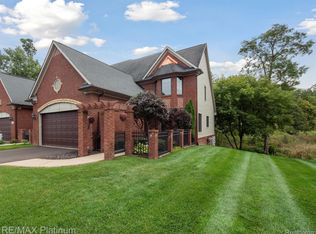 3583 Bay Harbor Dr, Brighton, MI