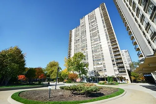 1360 N Sandburg Ter Photo 1