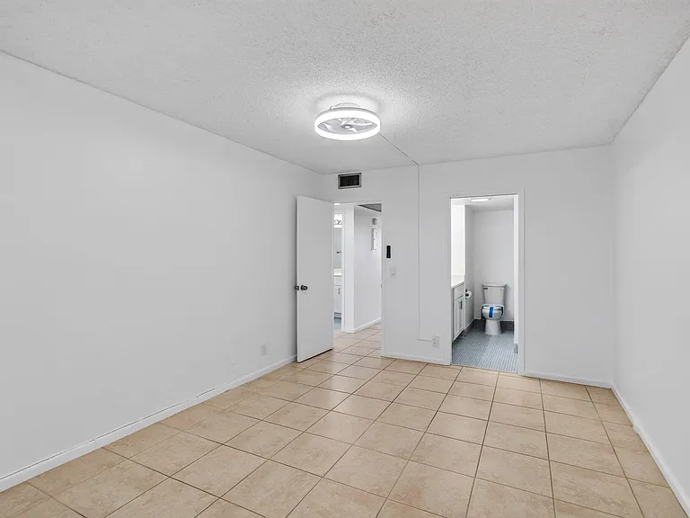 4028 Hythe Pl #B — Photo 34
