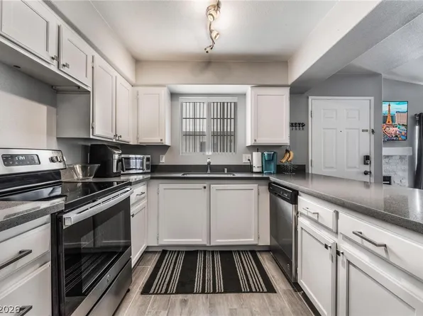 2725 S Nellis Blvd Unit 2027, Las Vegas, NV 89121
