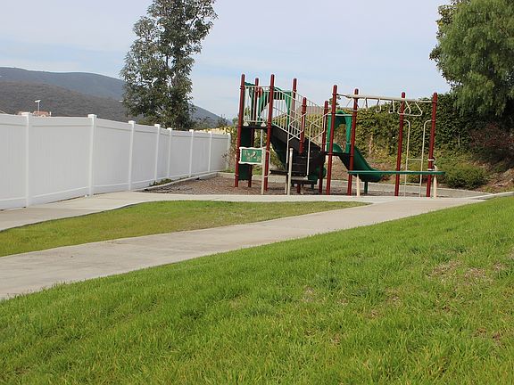 5th image of 303 Rolling Hills Ln