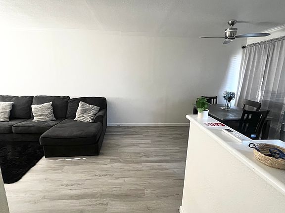 5th image of 4401 N 12th St Unit 209