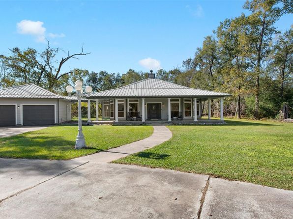 318 4th St, Crosby, TX 77532