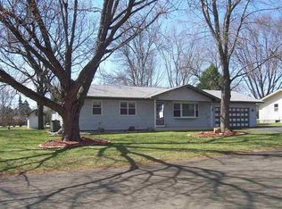 W8445 Foote Dr, Portage, WI 53901