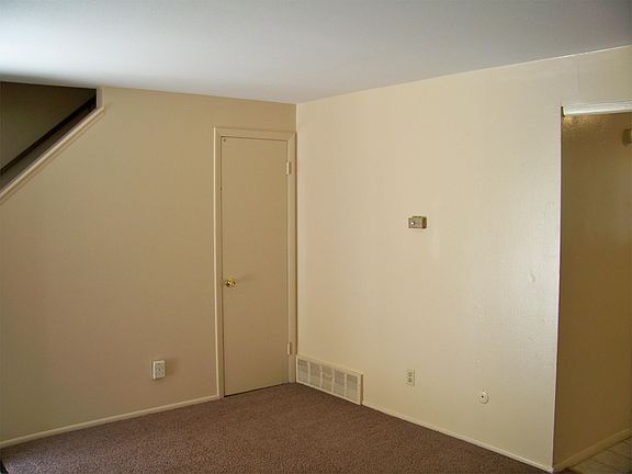 5th image of 192 E Norwich Ave APT B