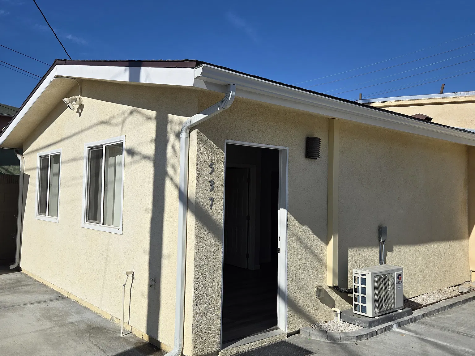 537 Hawaiian Ave — Photo 1