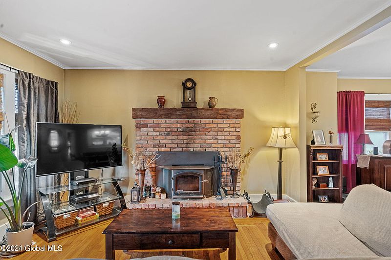 5th image of 138 Chapman Drive