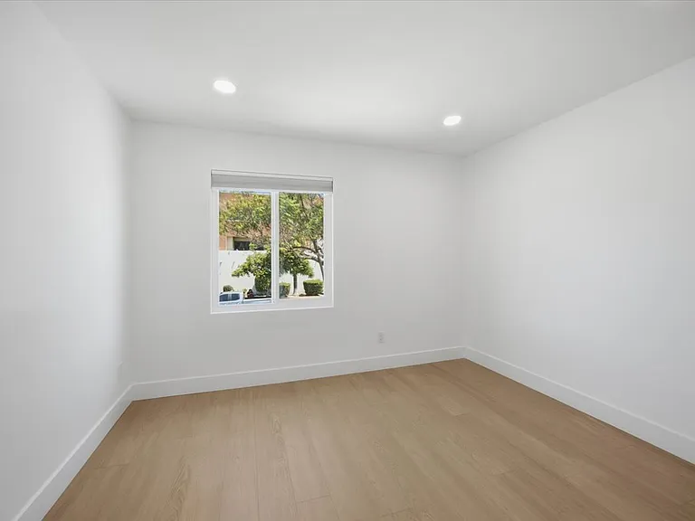 1040 W 165th Pl #1 — Photo 17