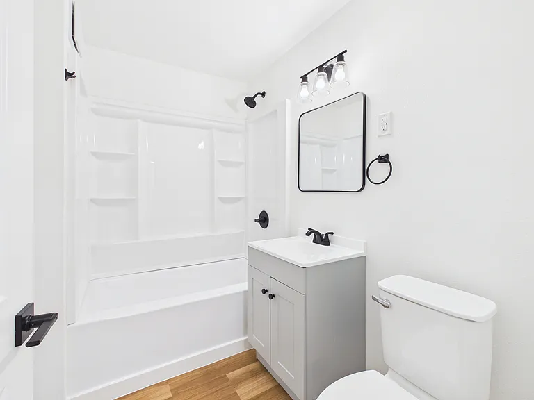 926 Gilmore St #B — Photo 12