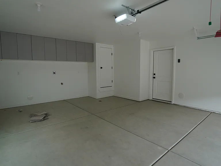 325 N Liberty Ave — Photo 22