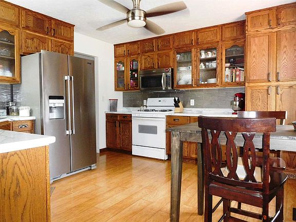 4th image of 409 E Cardinal Glen Dr