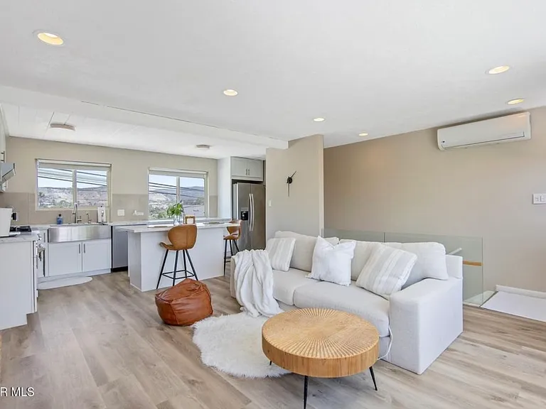 593 Benson Way — Photo 9
