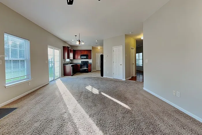 4 bed, 2.5 bath, 1948 sqft, $2,095 — Photo 4