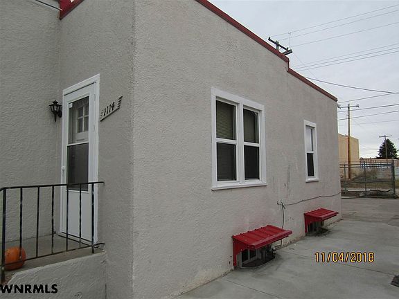 3rd image of 1114 E Overland Dr