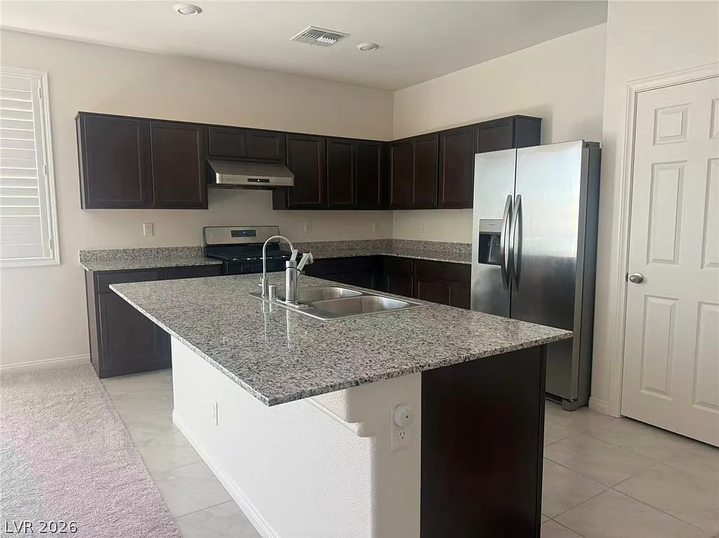 4 bed, 3.0 bath, 2118 sqft, $2,350 — Photo 4