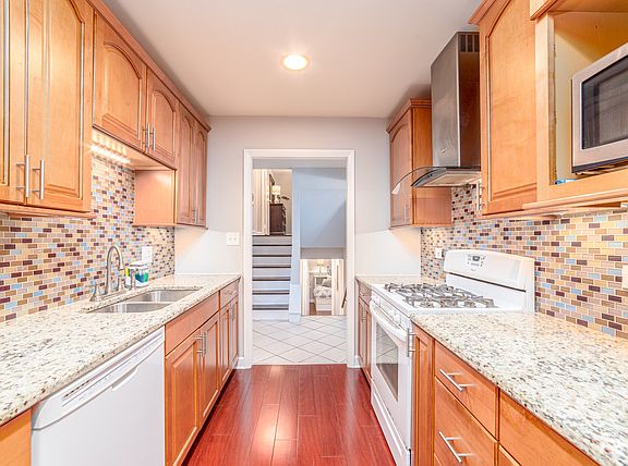 2nd image of 21W021 Marlborough Ln