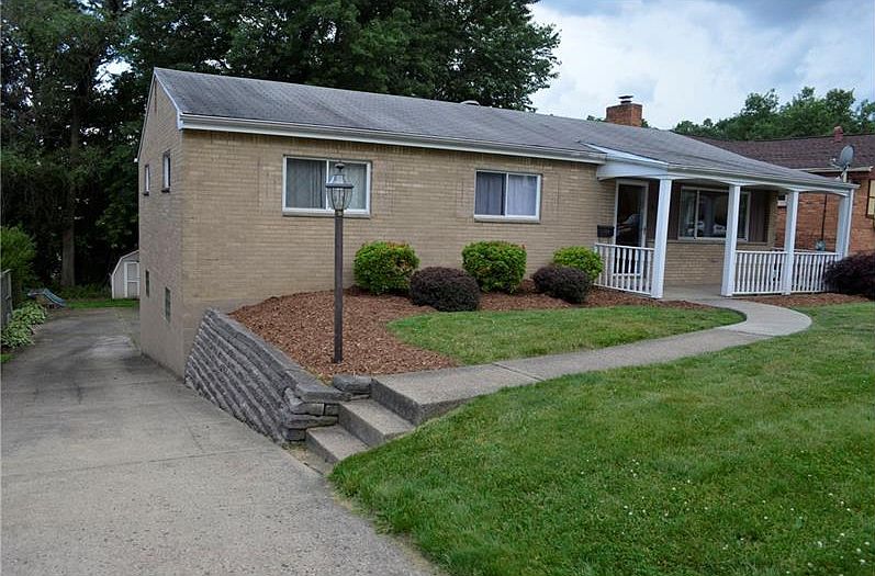 1st image of 9 Edinburg Dr