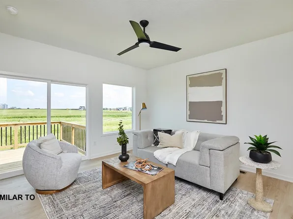1093 NW Macarthur Ln, Dallas Center, IA 50263