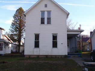 907 Chestnut St E, Coshocton, OH 43812