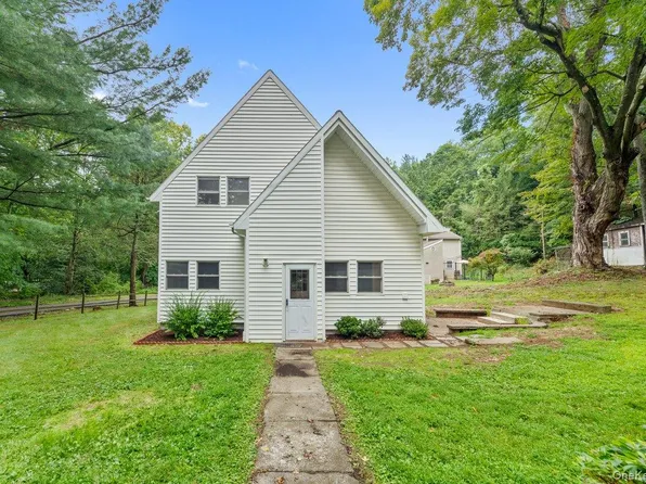 24 Skylark Drive, Cortlandt Manor, NY 10567