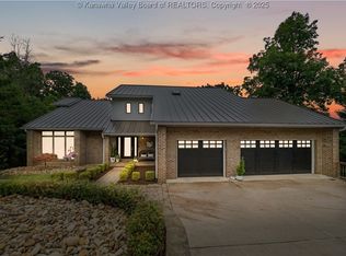 137 Summit Ridge Rd, Hurricane, WV 25526