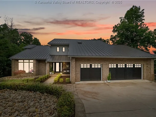 137 Summit Ridge Rd, Hurricane, WV 25526