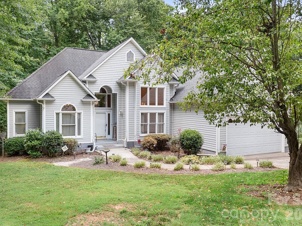 1st image of 135 Pinecroft Ct