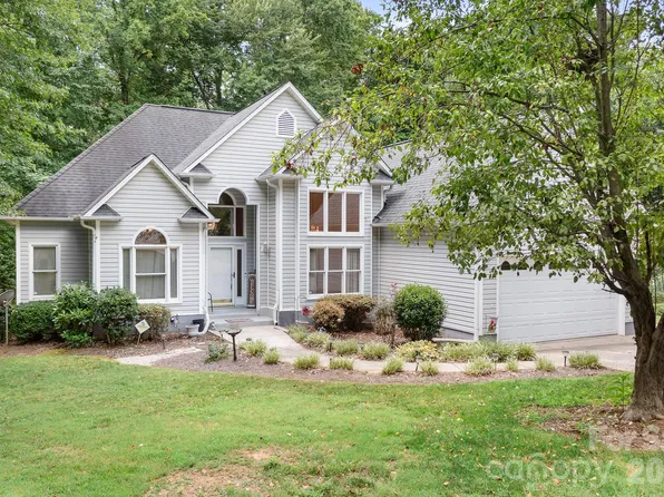 135 Pinecroft Ct, Troutman, NC 28166