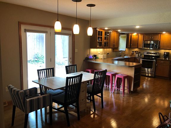 2nd image of 113 Hollyridge Ln
