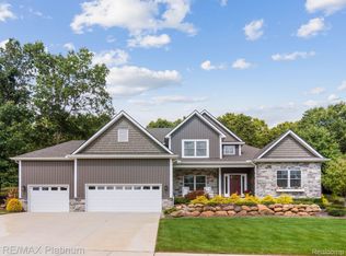 9827 Sheltering Oaks Dr, Brighton, MI