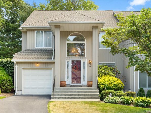 23 Stone Gate Court, Smithtown, NY 11787