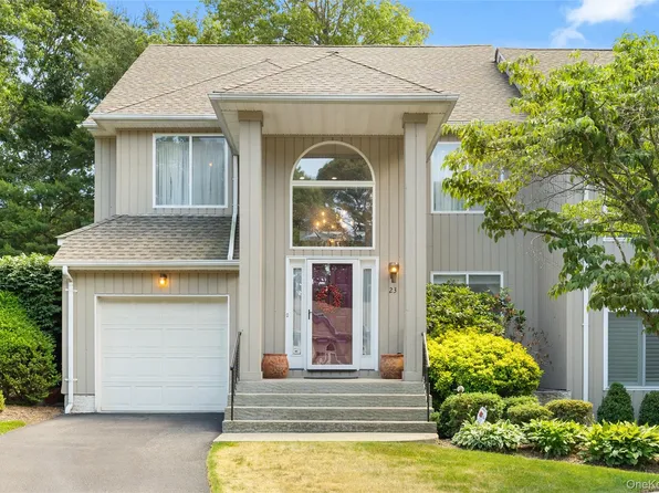 23 Stone Gate Court, Smithtown, NY 11787